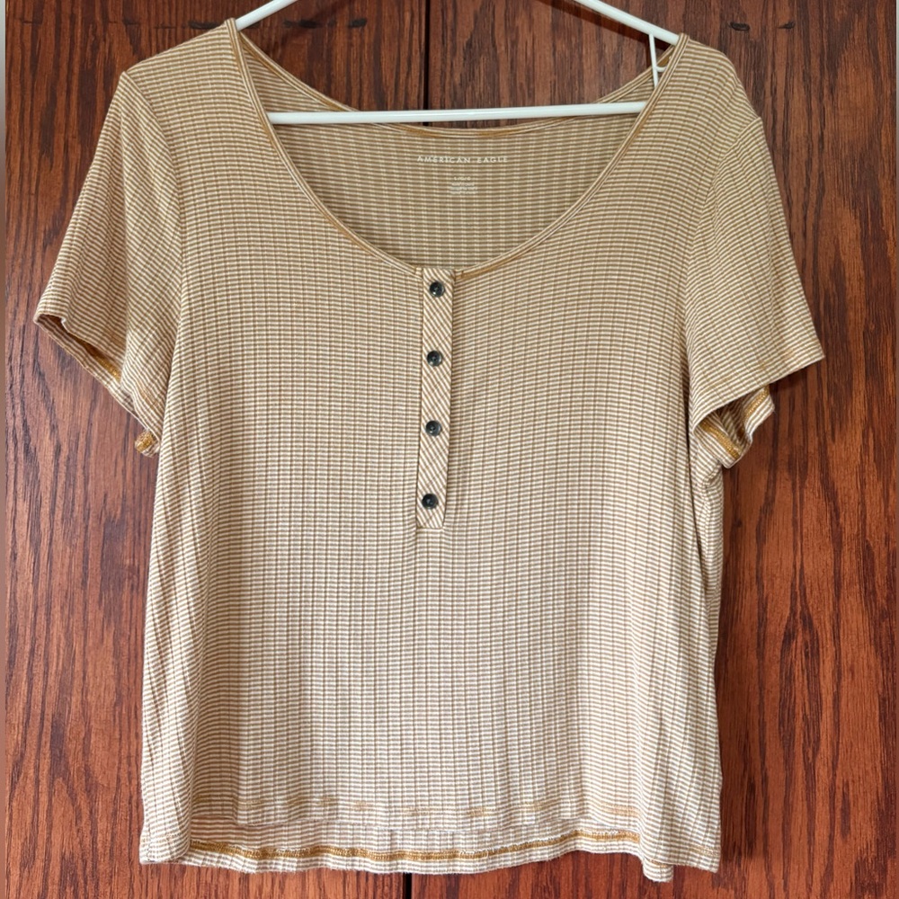 American Eagle tee